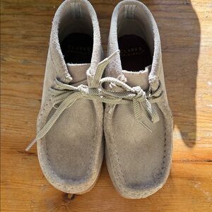 Clarks Kids Tan Suede Dress Shoes size 1